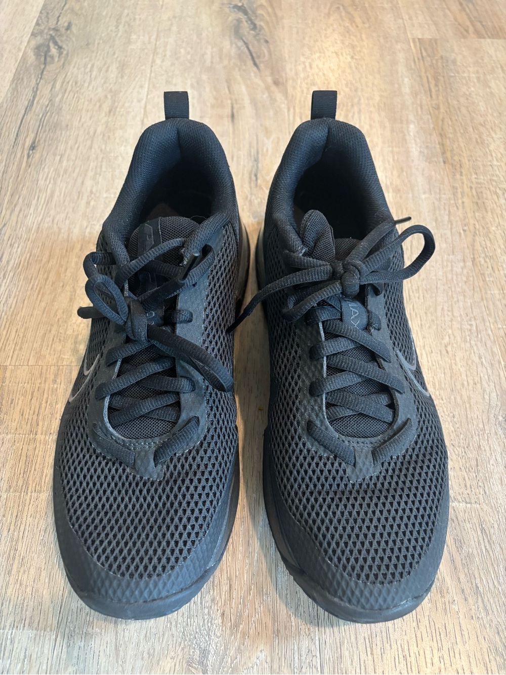 Nike Airmax Black Mesh Low-Top Athletic Sneakers